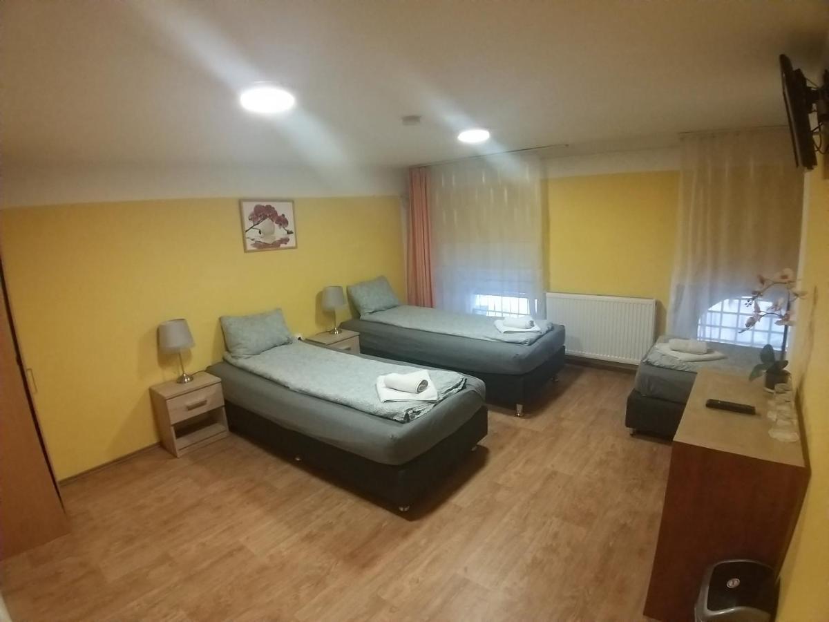 בודפשט Deniz Guesthouse מראה חיצוני תמונה